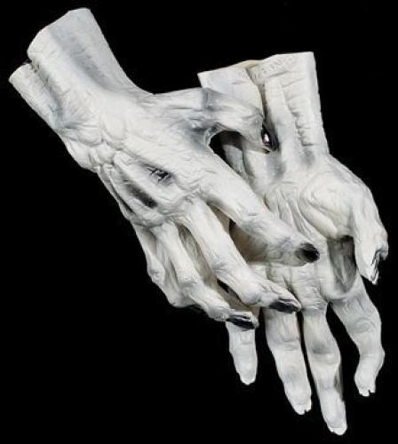 Белые руки скелето